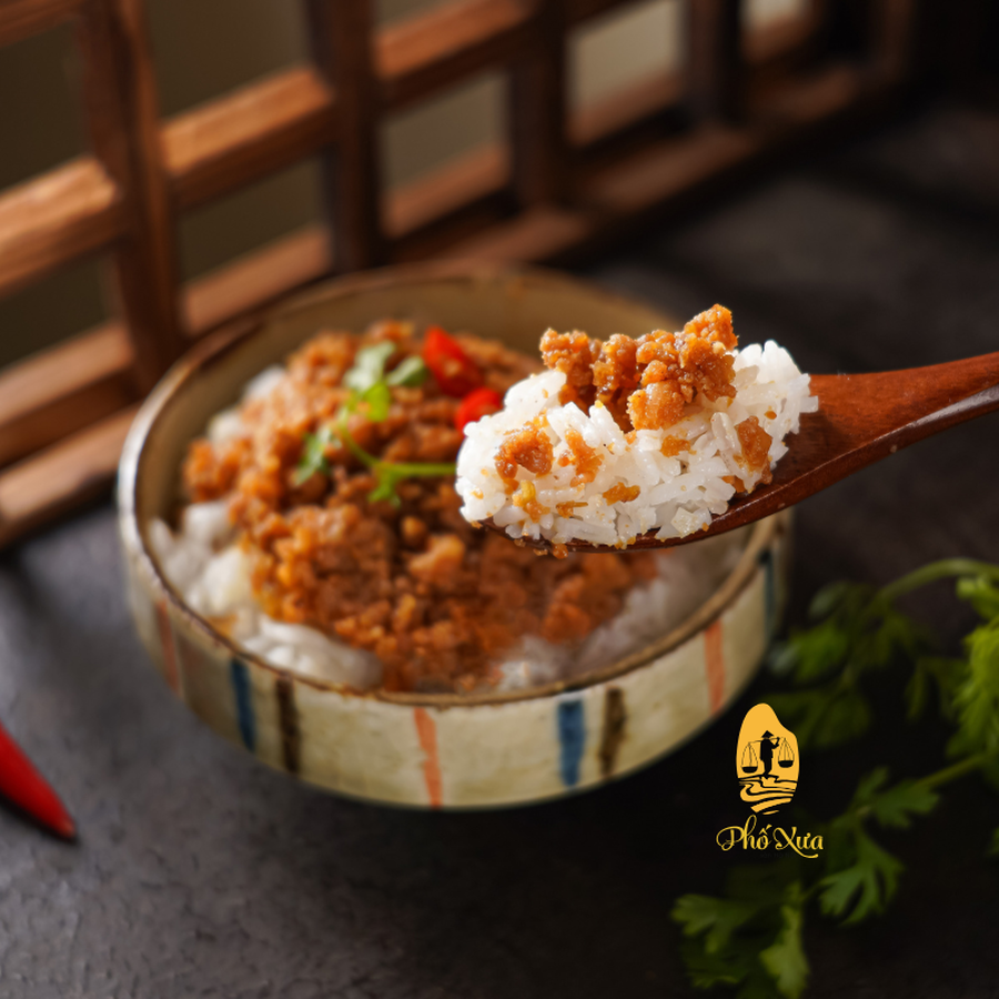 Thịt chưng mắm tép- Phố "Hàng Bè"