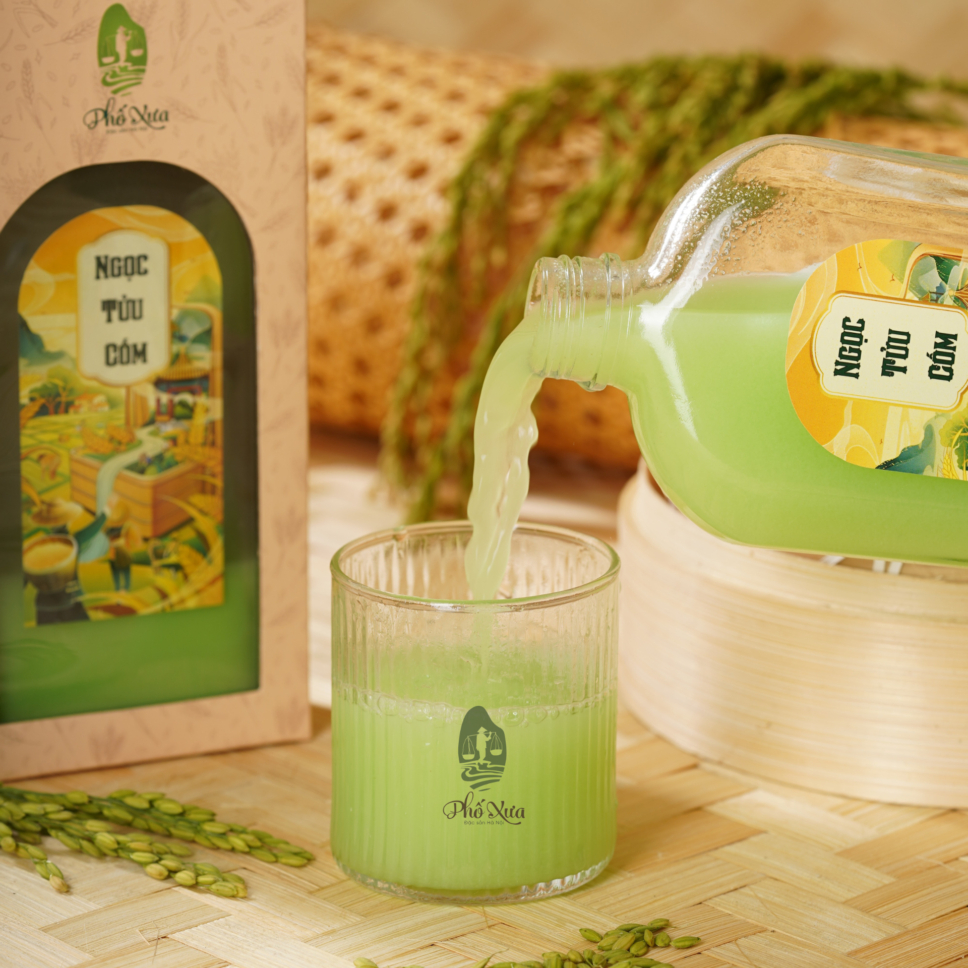 Rượu cốm có màu xanh trong như sữa