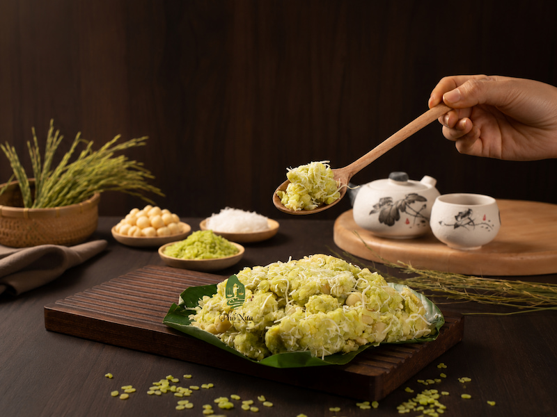 Xôi cốm dẻo thơm thưởng thức cùng trà nóng