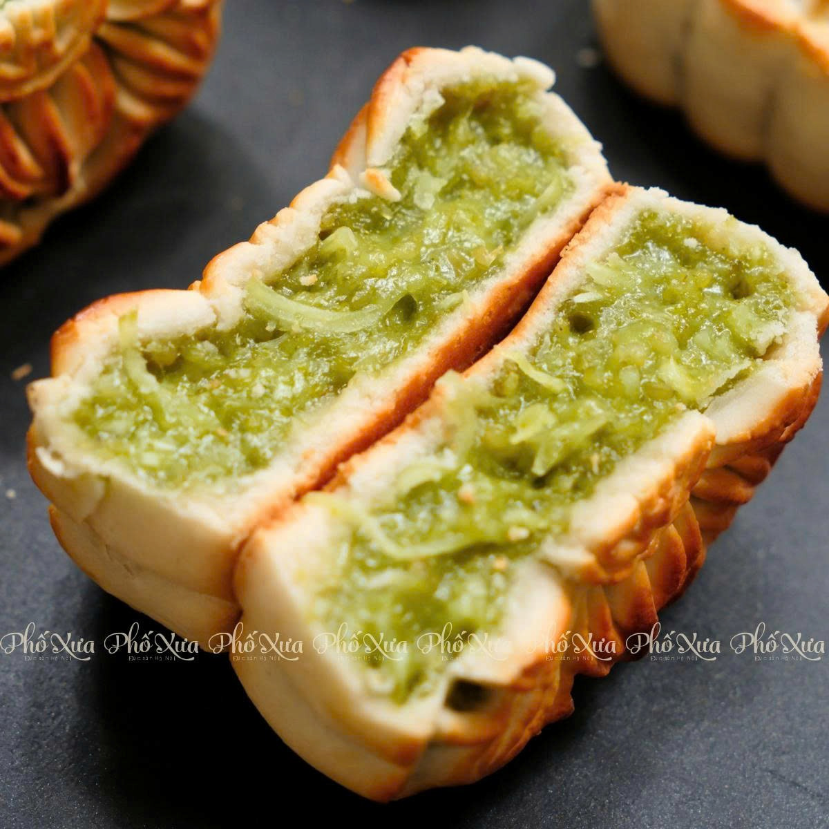 Nhân cốm xào dừa nạo và vừng rang