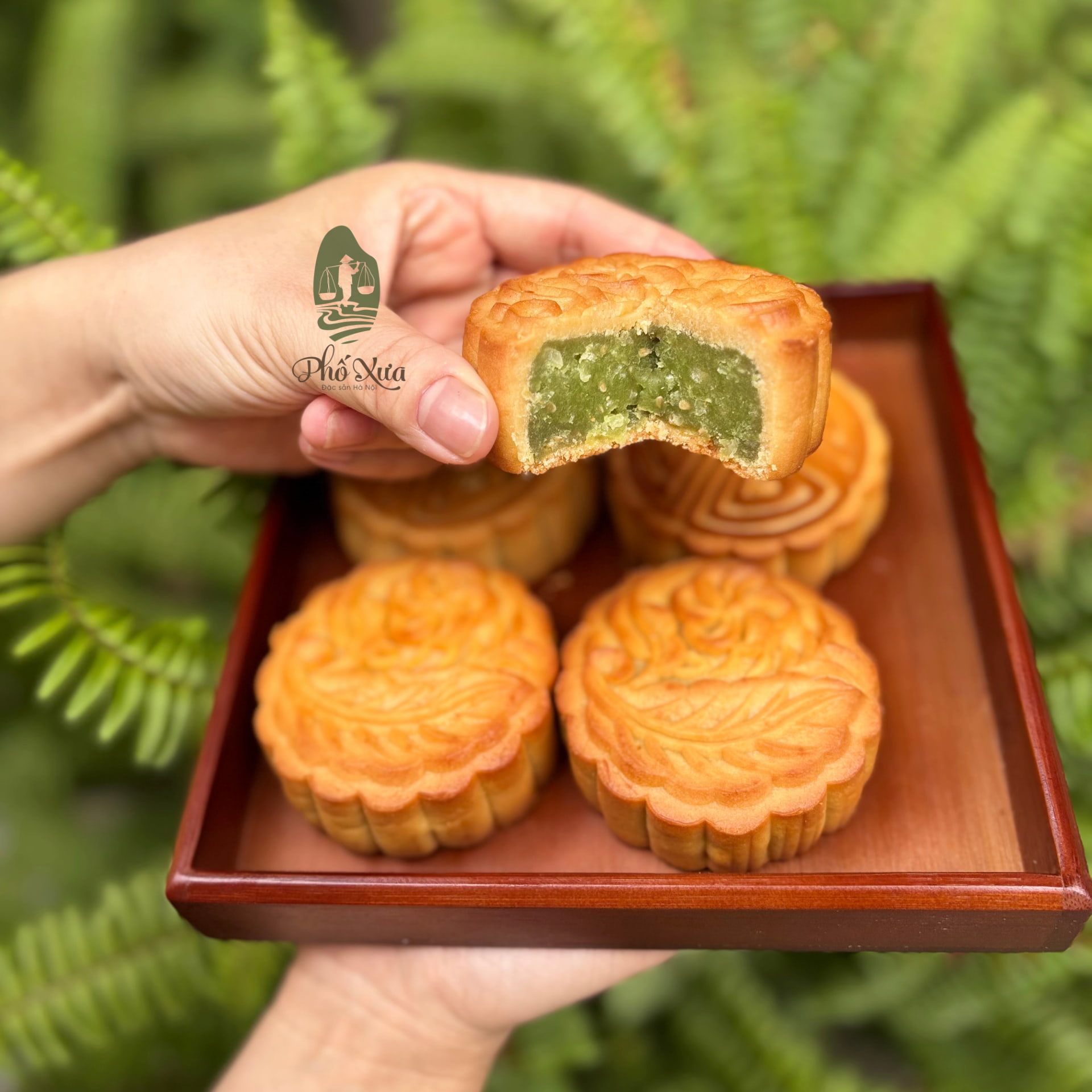 Nhân cốm bên trong bánh Trung Thu nướng Phố Xưa